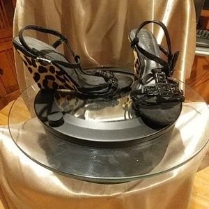 Wedge strappy shoes